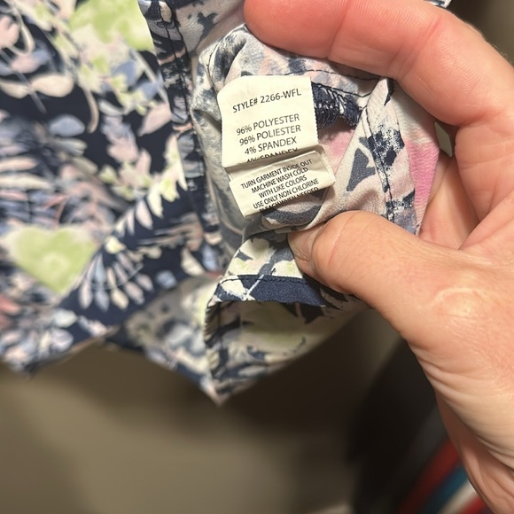 Healing Hands Premiere Scrub Top large - Picture 5 of 6